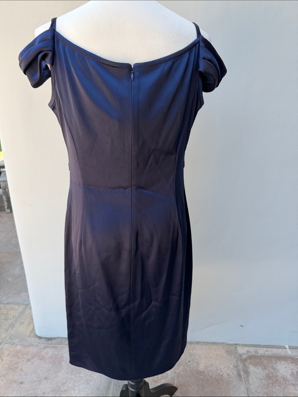 ST JOHN Navy Blue Cold-Shoulder Draped Cross-Over Satin Cocktail Dress Size 10 - Picture 5 of 10
